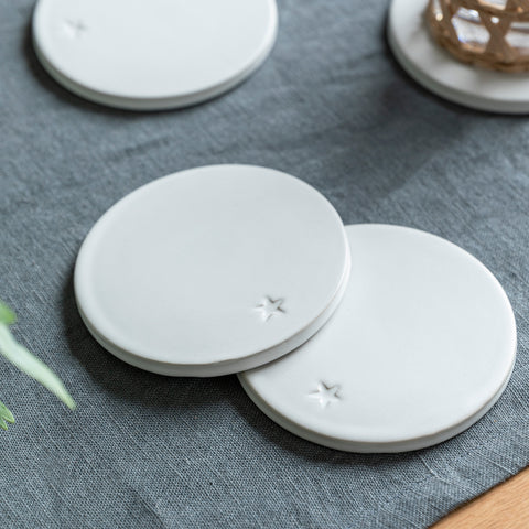 Round Coasters Ceramic Set of 4 White - GardenTrading