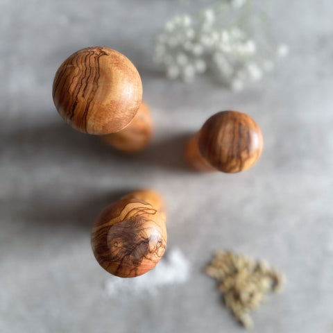 Olive Wood Traditional Style Pepper or Salt Mill and Grinder - 3 Sizes
